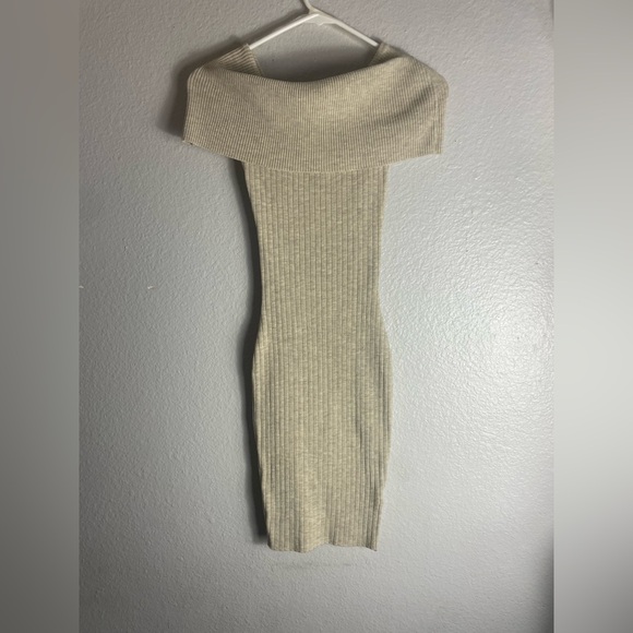 Elegant Cream Knit Off-Shoulder Dress - Picture 4 of 6